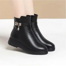 Leather Women Boots Winter Thick Wool Lined Genuine Leather Women Snow Boots Large Size Women Winter Shoes