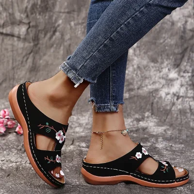 Women Slippers Embroider Flowers Leather Woman Sandals Outdoor Light Casual Wedges Slippers Slip on Summer Shoes for Women 3