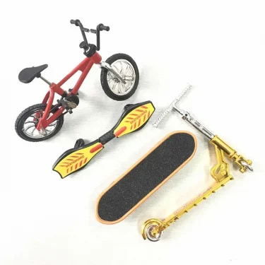 Finger Scooter Mini Finger Skateboarding PlasticFingerboard Toys Skate Boarding Classic Chic Game Boys Desk Toys For Kids Gifts 3
