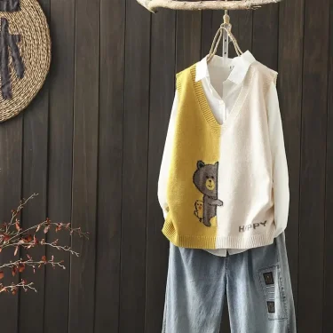 Spring and autumn new simple color matching knitted vest women loose wild V-neck cartoon pattern knitted sweater 5