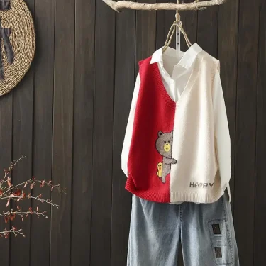 Spring and autumn new simple color matching knitted vest women loose wild V-neck cartoon pattern knitted sweater 4
