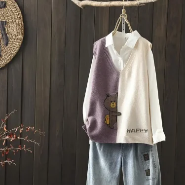Spring and autumn new simple color matching knitted vest women loose wild V-neck cartoon pattern knitted sweater 3
