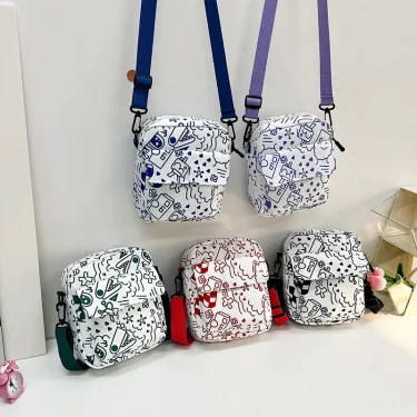 In the spring of the new cartoon corner creature Snoop shoulder diagonal handbag is in stock. 4