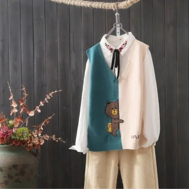 Spring and autumn new simple color matching knitted vest women loose wild V-neck cartoon pattern knitted sweater 2