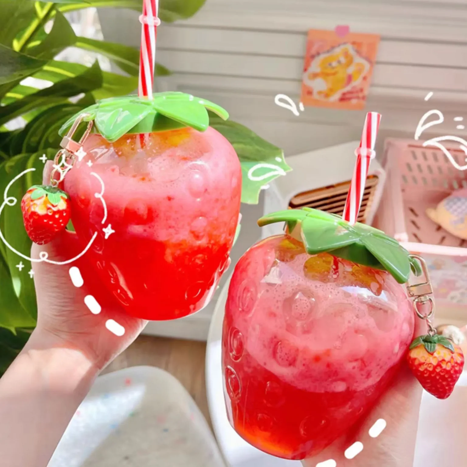 500ml PET Strawberry Shaped Children's Straw Mug Clear Strawberry Juice Mug Cold Water Mug Photography Accessories 4