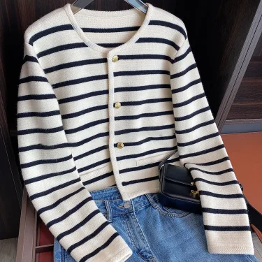 Autumn and winter Korean contrasting striped knitted cardigan women's winter single -row metal buckle pocket sweater cardigans 6
