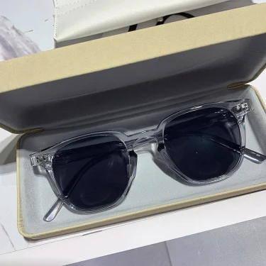 New Vintage Square Sunglasses Women Men Luxury Brand Small Round Sun Glasses Female Small Eyewear Oculos De Sol for Male Female 1