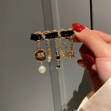Luxury Fashion Pearl Flower CC Brooches for Women's clothing Number 5 Brooch Gift for Girl Friend Accessories For Jewelry 4
