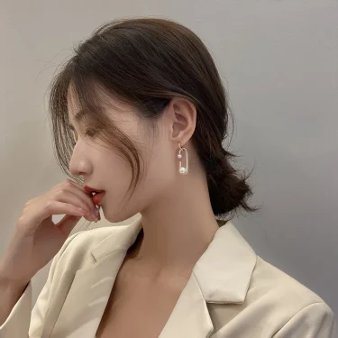 2025 New Design Pearl Square Geometric Pin Dangle Earrings for Women Fashion Korean Jewelry Luxury Girls Party Ear Jewelry 3