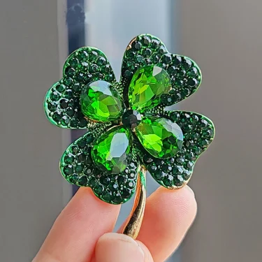 Green Red Crystal Rhinestone Four-Leaf Clover Flower Brooches Lapel Pins Jewelry Clothing Accessories Brooch for Women 2025 1