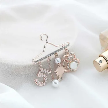 Fashion Brooch Pin Generous Pearl letter Brooch Pin Scarf Pin Top Fashion N5 Brooch For Women 5