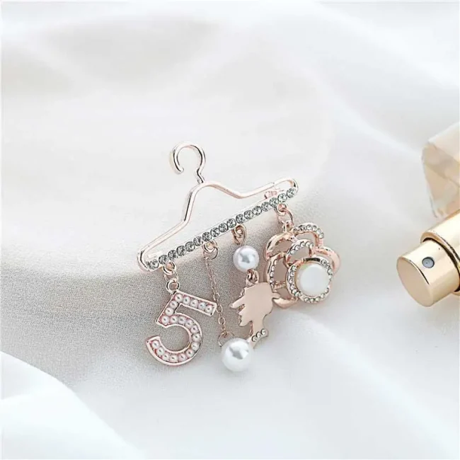 Fashion Brooch Pin Generous Pearl letter Brooch Pin Scarf Pin Top Fashion N5 Brooch For Women 5