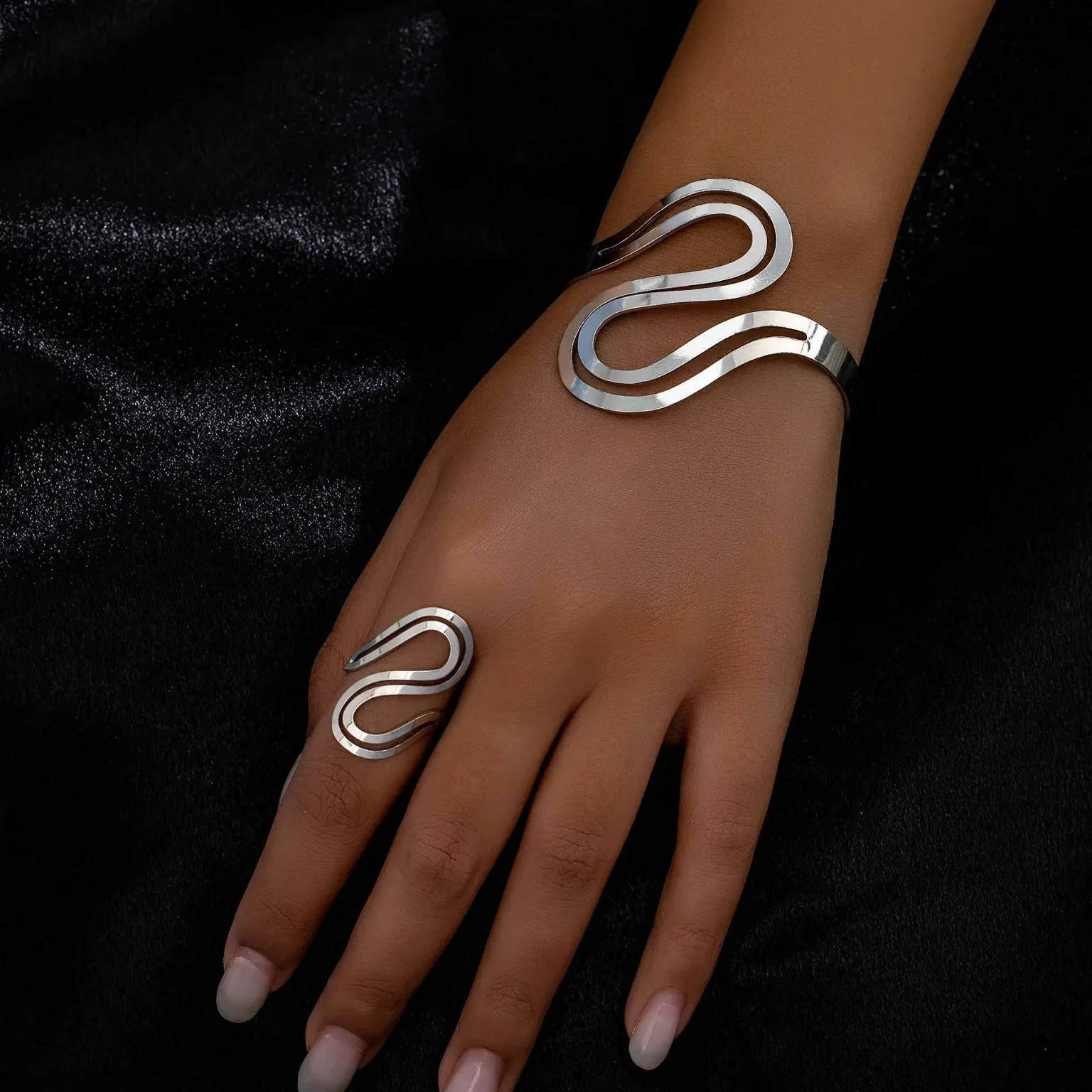 Minimalist 2PCS Gold-plated Snake Shaped Bracelet Bangles for Women Fashion Metal Girls Geometric Ring Jewelry Sets 2