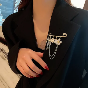 Luxury Fashion Pearl Flower CC Brooches for Women's clothing Number 5 Brooch Gift for Girl Friend Accessories For Jewelry 5