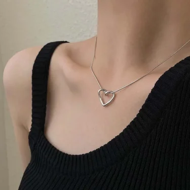 New Simple Hollow Love Heart Pendant Necklace for Women Fashion Creative Geometric Clavicle Chain Necklaces Party Jewelry Gift 2