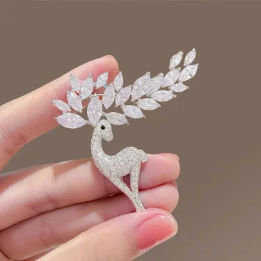 Fashion Full of Rhinestone Sika Deer Brooch Pin for Women Men Gold Plated Silver Color Crystal Animal Christmas Jewelry Gifts 6