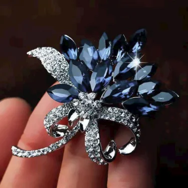 Luxury Design Blue Crystal Bouquet Brooches For Women Inlaid Rhinestone Trendy Brooch Pins Clothing Accessories Jewelry Gifts 5