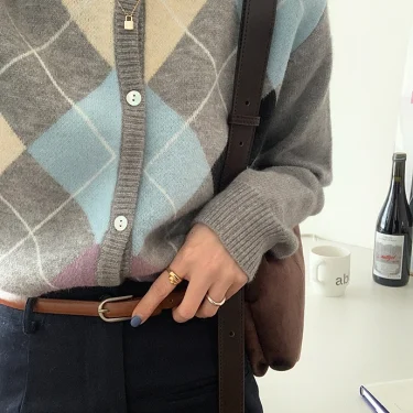 2023 Autumn And Winter Fashion Ladies New Knitted Cardigan Loose Korean Retro Round Neck Plaid Sweater Women's All-match Blouse 5