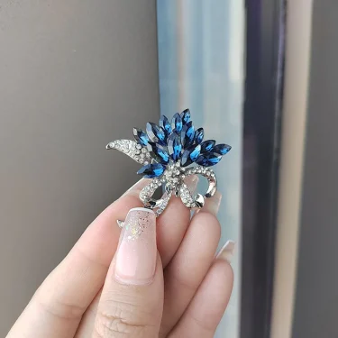 New Luxury Design Blue Crystal Brooches For Women Inlaid Rhinestone Pins Jewelry Clothing Accessories Gift 3