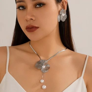 Ingemark Romantic Flower Petal Imitation Pearl Pendant Choker Necklace Stud Earrings Women Trendy Kpop Snake Chain Jewelry Set 3
