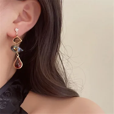 Vintage Abstract Art Style Asymmetric Drop Earrings For Women Personality Humanoid Hand Earrings Party Jewelry 3