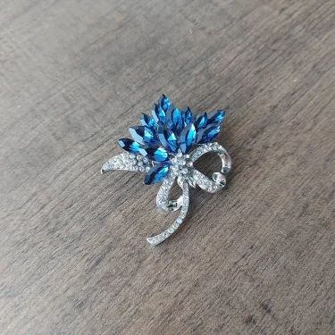 New Luxury Design Blue Crystal Brooches For Women Inlaid Rhinestone Pins Jewelry Clothing Accessories Gift 6