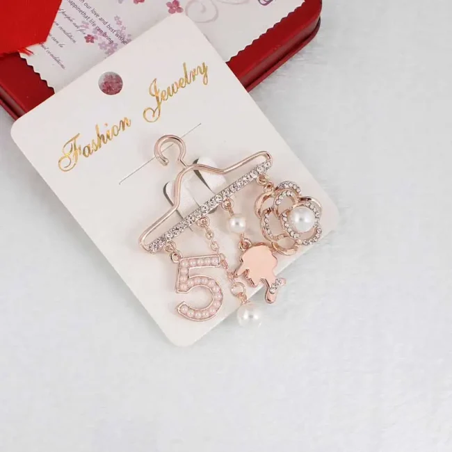 Fashion Brooch Pin Generous Pearl letter Brooch Pin Scarf Pin Top Fashion N5 Brooch For Women 2