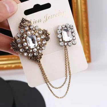 Baroque British Style Rhinestone Brooch Pins Emerald Tassel Chain Pearl Brooch Collar Shirt Pin Accessories for Women 5