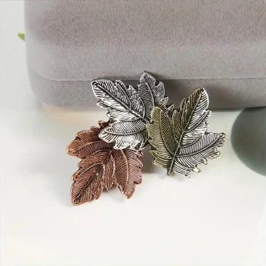 Trendy Red Maple Leaf Metal Brooches For Women Men Crystal Plant Brooch Party Birthday Winter Jewelry 4