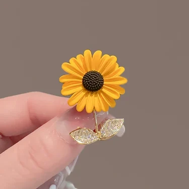 Trendy Sunflower Metal Brooch Exquisite Rhinestone Leaf Lapel Pins for Women Clothing Suit Badges Jewelry Accessories Gift 5