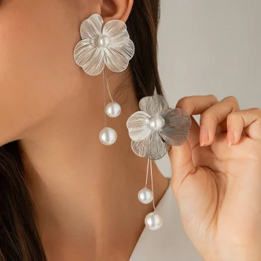 Romantic Flower Petal Long Tassel Drop Earrings for Women 2025 Trend Imitation Pearl Hanging Piercing Earrings Wed Jewelry Gift 3
