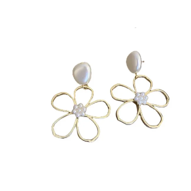 Simple Pearl Flower Earrings For Women Fashion High-End Metal Sense Temperament Earrings 2022 Trend 5