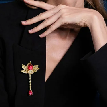 Vintage Elegant Women Classic Pendant Lotus Crystal Brooches Badges Exquisite Lady Shiny Plant Rhinestone Party Pins Jewelry 5