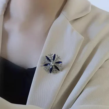 Exquisite Women‘s Brooch Crystal Snowflake Lapel Pins for Men Blue CZ Rhinestone Suit Clothes Badge Luxury Jewelry Accessories 3