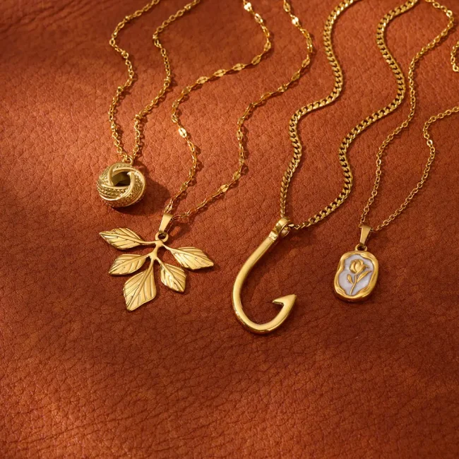 Rose Pendant Necklaces for Women Gold Color Flora Necklace Waterproof Wedding Couple Aesthetic Stainless Steel Jewelry collar 6