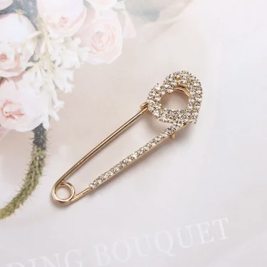 Simple Trendy Popular Rhinestone Decoration Buckle Pin Brooches Women Cardigan Coat Sweater Costume Safety Pins Accessories Gift 5