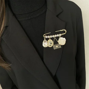 Tassel CC Women's brooch for women Camellia Pearl Brooches luxury designer clothing accessories 6