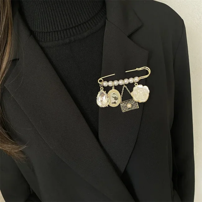 Tassel CC Women's brooch for women Camellia Pearl Brooches luxury designer clothing accessories 6