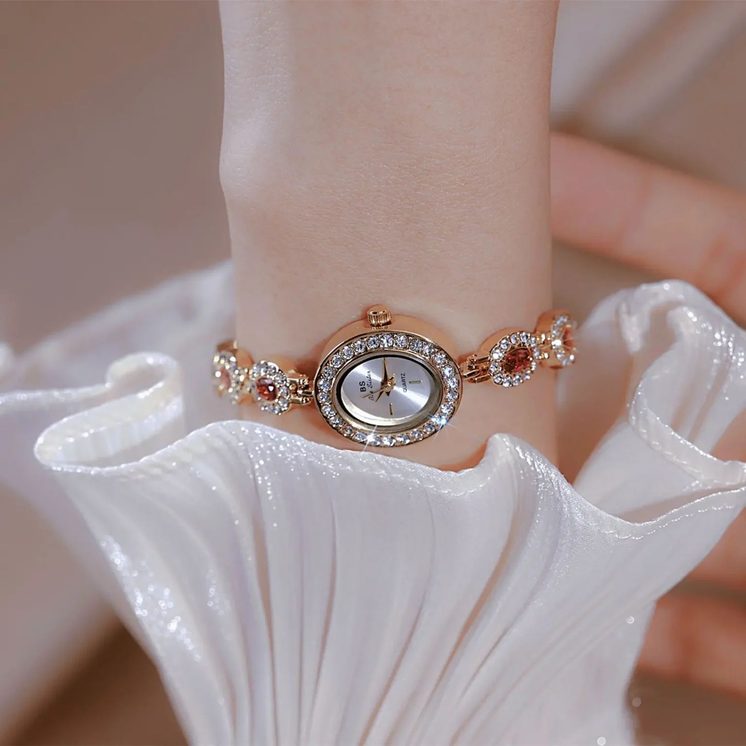 UTHAI 2025 Women Chain Watch Light Luxury Brand Antique Rainbow Bracelet Wristwatch Waterproof Ladies Fashion Quartz Watches 2