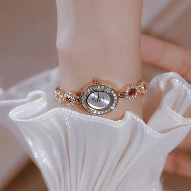 UTHAI 2025 Women Chain Watch Light Luxury Brand Antique Rainbow Bracelet Wristwatch Waterproof Ladies Fashion Quartz Watches 2