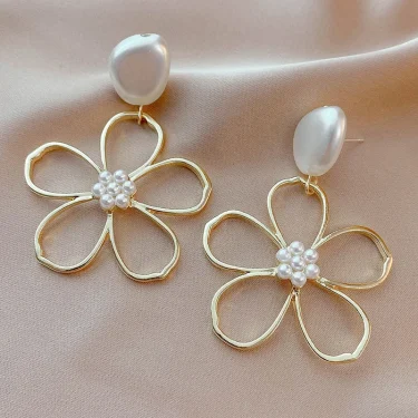Simple Pearl Flower Earrings For Women Fashion High-End Metal Sense Temperament Earrings 2022 Trend 1