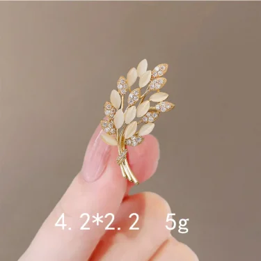 Fashion Pearl butterfly Rhinestone Brooches For Women Elegant Metal Fixed Clothing Pins Daily High-end Jewelry wholesale 4
