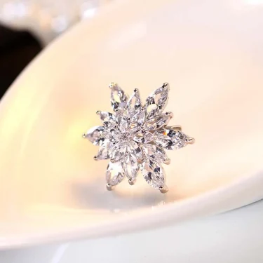 1Pc New Fashion Christmas Snowflake Brooch Zircon Brooches for Women Men Pins Dress Coat Accessories Jewelry Gifts 4