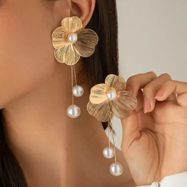 Romantic Flower Petal Long Tassel Drop Earrings for Women 2025 Trend Imitation Pearl Hanging Piercing Earrings Wed Jewelry Gift 1