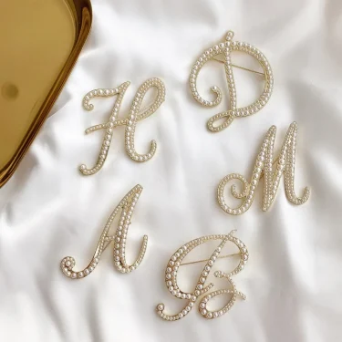 2025 Korea Fashion Vintage Pearl Letter Brooches Pins Metal Gold Color Women Sweater Suit Brooch Party Jewelry Accessories 2