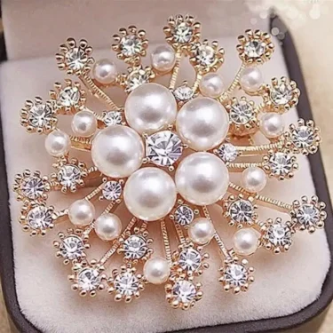 Trendy Classic Elegant Crystal Brooches Pearl Rhinestone Clothing Brooch Luxury Metal Lapel Pins For Lady Wedding Jewelry Gifts 1