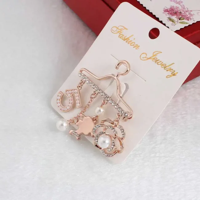 Fashion Brooch Pin Generous Pearl letter Brooch Pin Scarf Pin Top Fashion N5 Brooch For Women 3