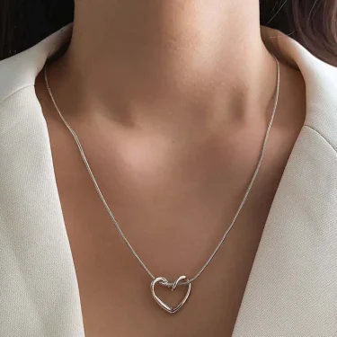 New Simple Hollow Love Heart Pendant Necklace for Women Fashion Creative Geometric Clavicle Chain Necklaces Party Jewelry Gift 3