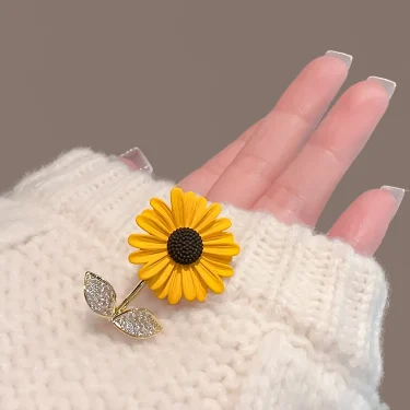 Trendy Sunflower Metal Brooch Exquisite Rhinestone Leaf Lapel Pins for Women Clothing Suit Badges Jewelry Accessories Gift 4