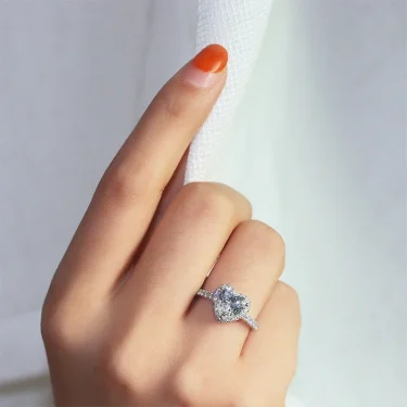 Luxury Silver Color Heart Ring for Women Exquisite Fashion Metal Inlaid White Zircon Stones Wedding Ring Engagement Jewelry 2